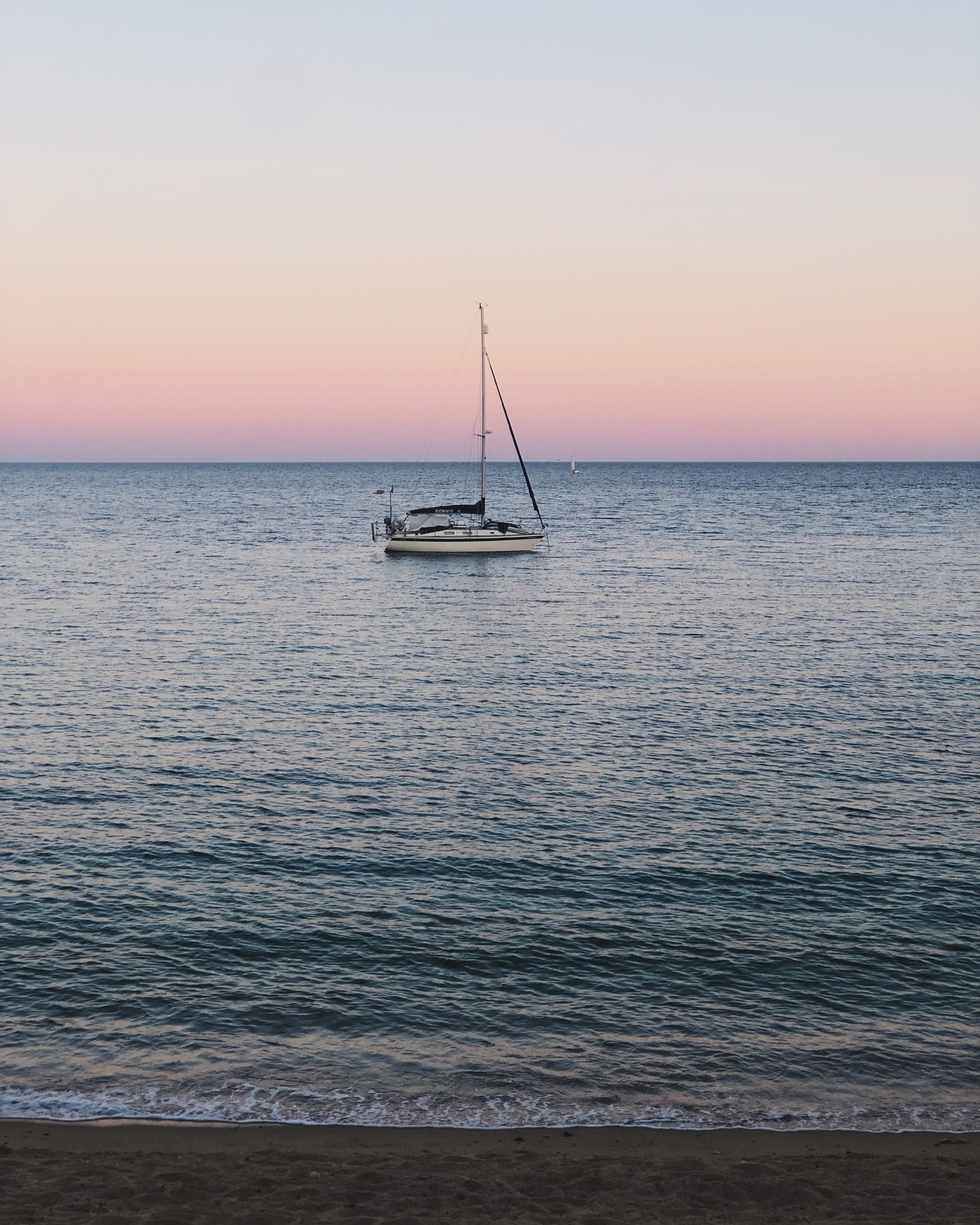 ⛵️I can’t change the direction of the wind, but I can adjust my sails to always reach my destination
⛵️No puedo cambiar la dirección del viento, pero puedo ajustar mis velas para llegar siempre a mi destino.
.- Jimmy Dean